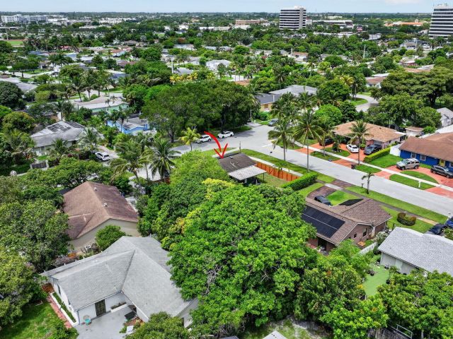 3-bedroom home for sale in West Palm Beach - 202 Elaine Circle W - MondialRealty