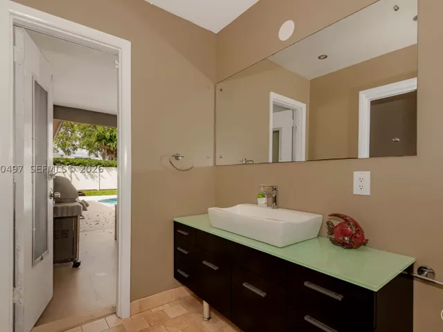 3-bedroom home for sale in Hollywood - 3900 N 43rd Ave - MondialRealty