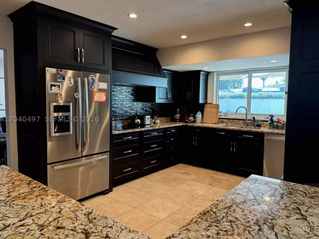 3-bedroom home for sale in Hollywood - 3900 N 43rd Ave - MondialRealty