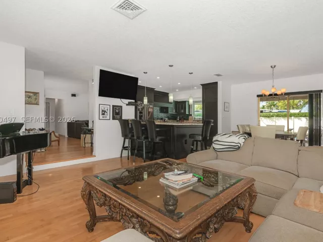3-bedroom home for sale in Hollywood - 3900 N 43rd Ave - MondialRealty