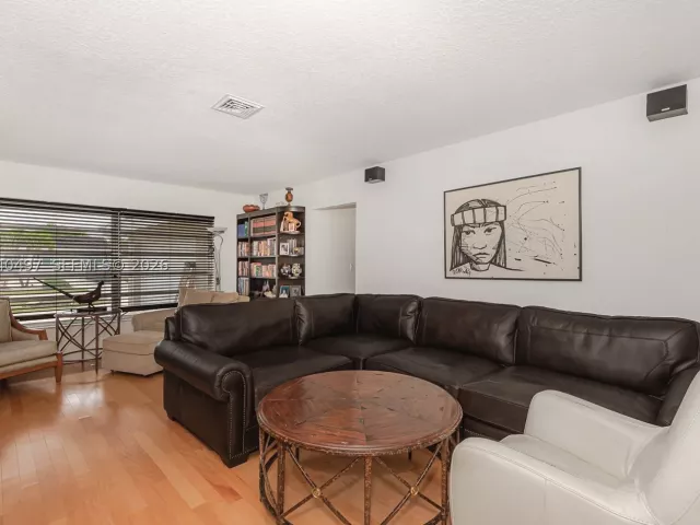 3-bedroom home for sale in Hollywood - 3900 N 43rd Ave - MondialRealty