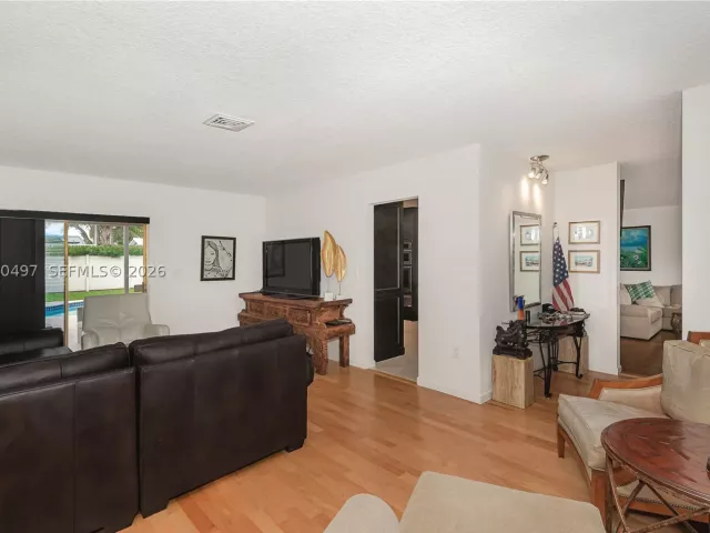 3-bedroom home for sale in Hollywood - 3900 N 43rd Ave - MondialRealty