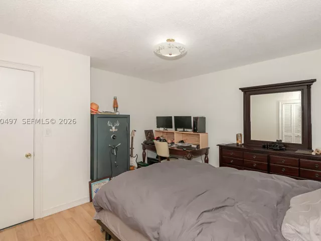3-bedroom home for sale in Hollywood - 3900 N 43rd Ave - MondialRealty
