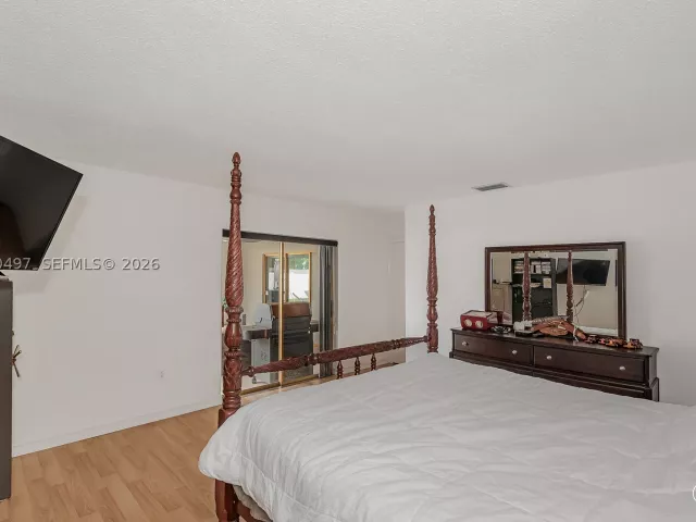 3-bedroom home for sale in Hollywood - 3900 N 43rd Ave - MondialRealty