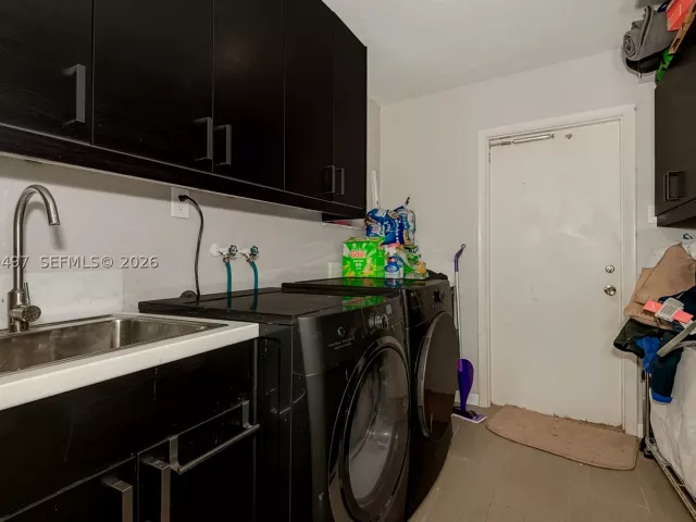 3-bedroom home for sale in Hollywood - 3900 N 43rd Ave - MondialRealty
