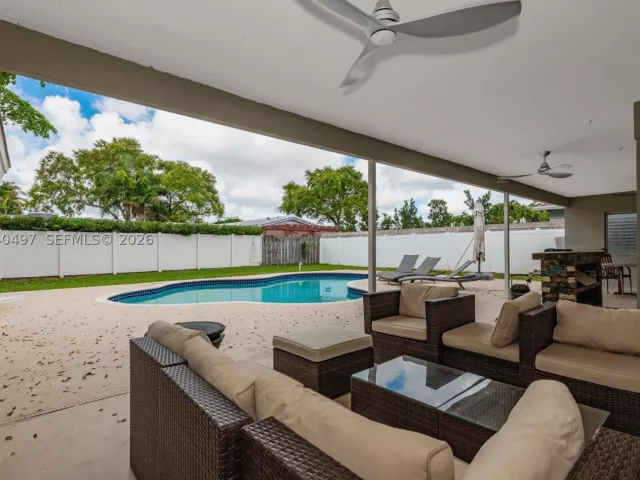 3-bedroom home for sale in Hollywood - 3900 N 43rd Ave - MondialRealty