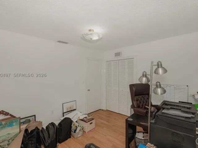3-bedroom home for sale in Hollywood - 3900 N 43rd Ave - MondialRealty