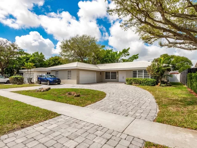 3-bedroom home for sale in Hollywood - 3900 N 43rd Ave - MondialRealty