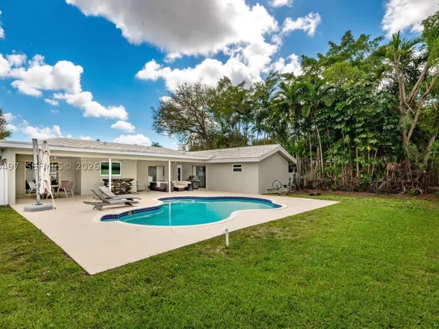 3-bedroom home for sale in Hollywood - 3900 N 43rd Ave - MondialRealty