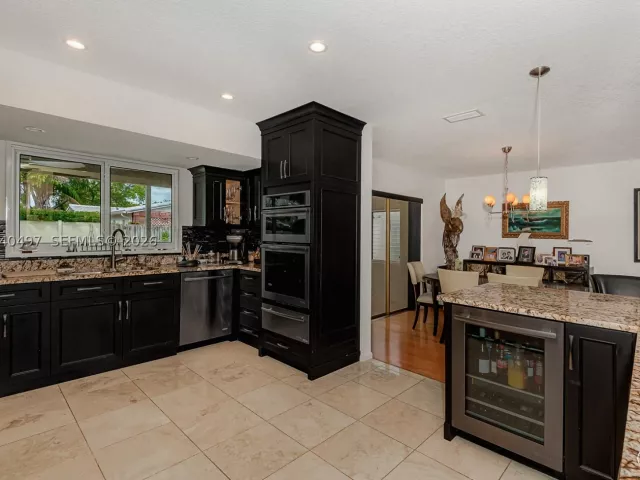 3-bedroom home for sale in Hollywood - 3900 N 43rd Ave - MondialRealty