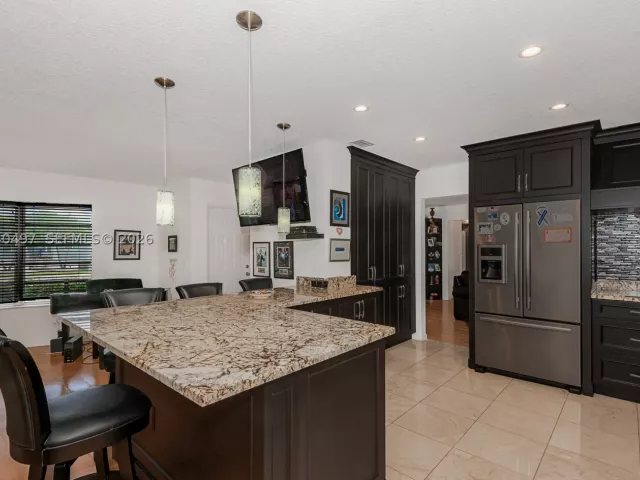 3-bedroom home for sale in Hollywood - 3900 N 43rd Ave - MondialRealty