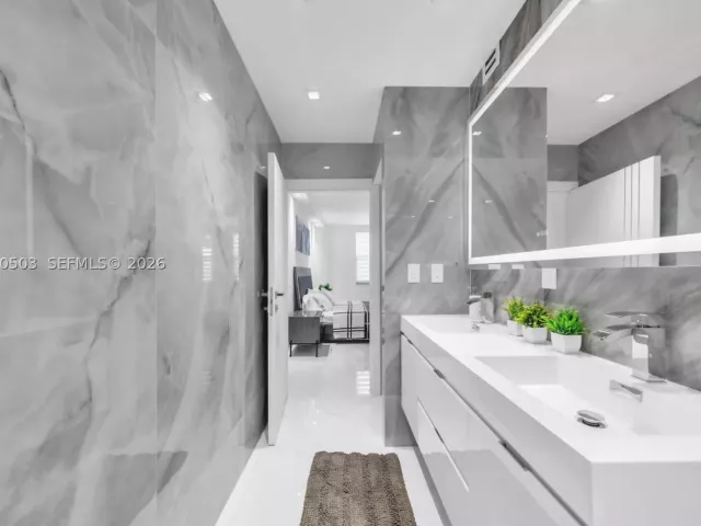 2-bedroom condo for rent in Hallandale Beach - 1965 S Ocean Dr 14F(availabale now) - MondialRealty