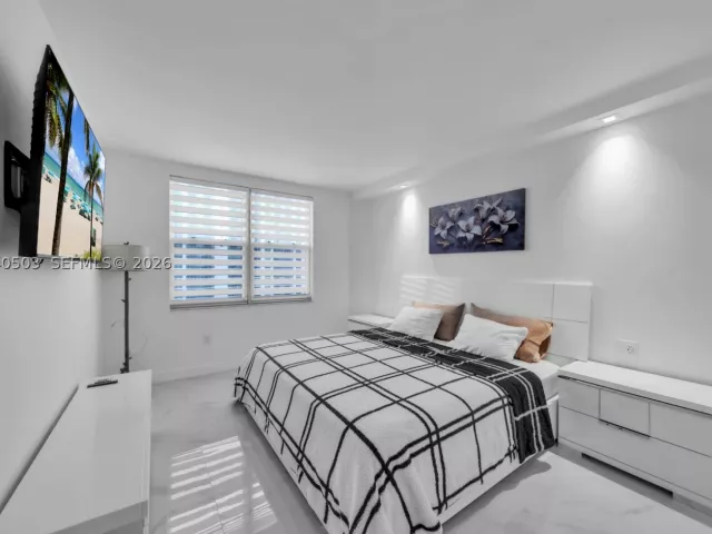 2-bedroom condo for rent in Hallandale Beach - 1965 S Ocean Dr 14F(availabale now) - MondialRealty