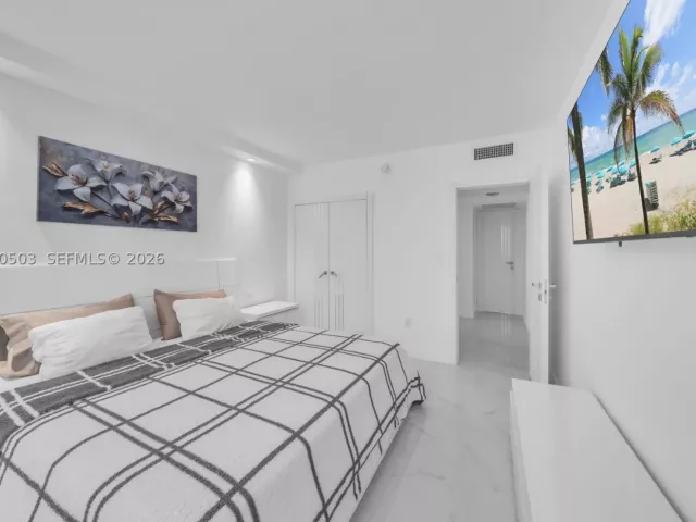 2-bedroom condo for rent in Hallandale Beach - 1965 S Ocean Dr 14F(availabale now) - MondialRealty