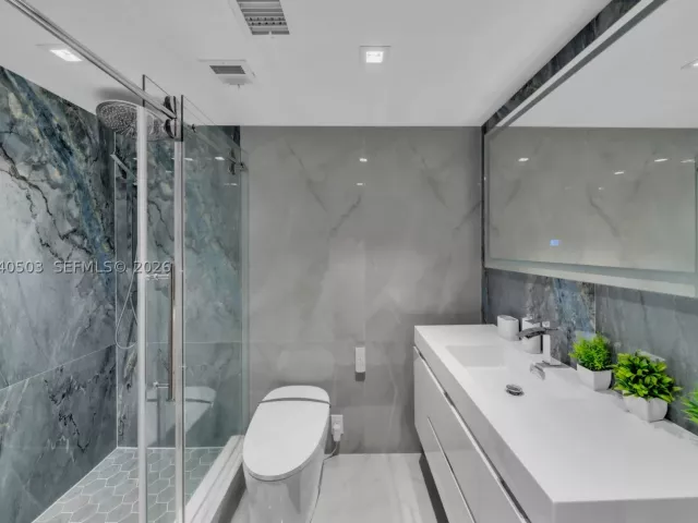 2-bedroom condo for rent in Hallandale Beach - 1965 S Ocean Dr 14F(availabale now) - MondialRealty