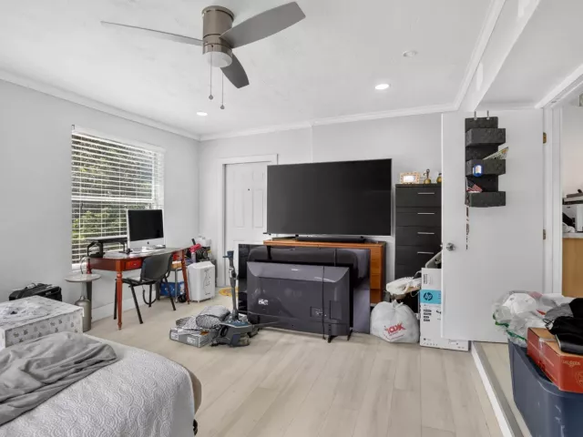 3-bedroom home for sale in Hollywood - 2465 Taylor Street - MondialRealty