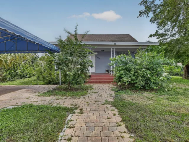 3-bedroom home for sale in Hollywood - 2465 Taylor Street - MondialRealty