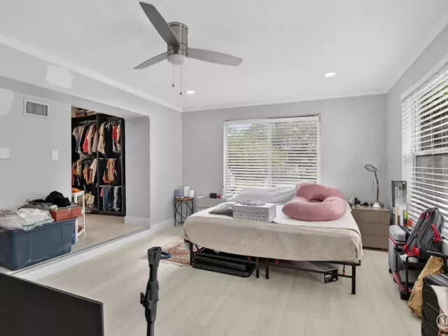 3-bedroom home for sale in Hollywood - 2465 Taylor Street - MondialRealty