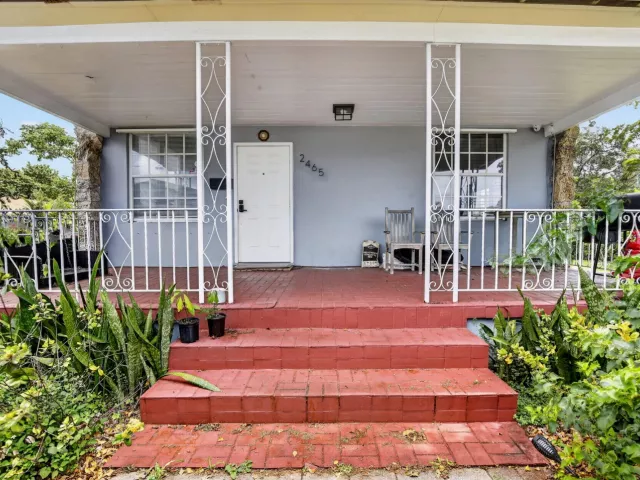 3-bedroom home for sale in Hollywood - 2465 Taylor Street - MondialRealty