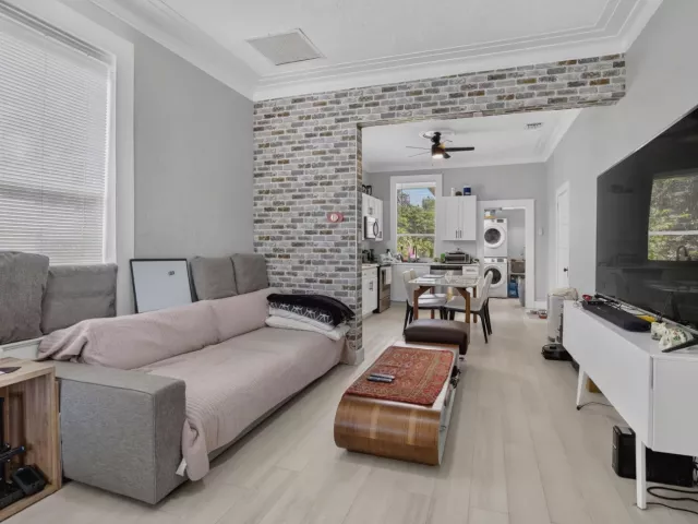 3-bedroom home for sale in Hollywood - 2465 Taylor Street - MondialRealty