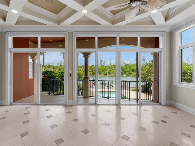 4-bedroom home for sale in Deerfield Beach - 453 NE 19th Avenue - MondialRealty
