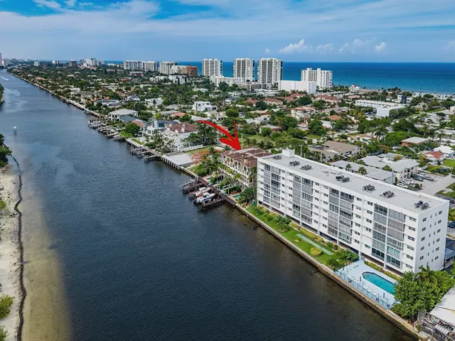 4-bedroom home for sale in Deerfield Beach - 453 NE 19th Avenue - MondialRealty