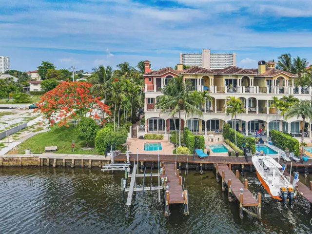 4-bedroom home for sale in Deerfield Beach - 453 NE 19th Avenue - MondialRealty
