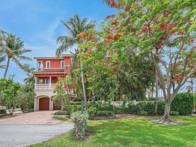 4-bedroom home for sale in Deerfield Beach - 453 NE 19th Avenue - MondialRealty