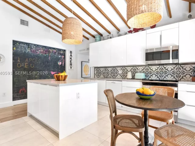 4-bedroom home for rent in Miami - 547 NE 59th St - MondialRealty