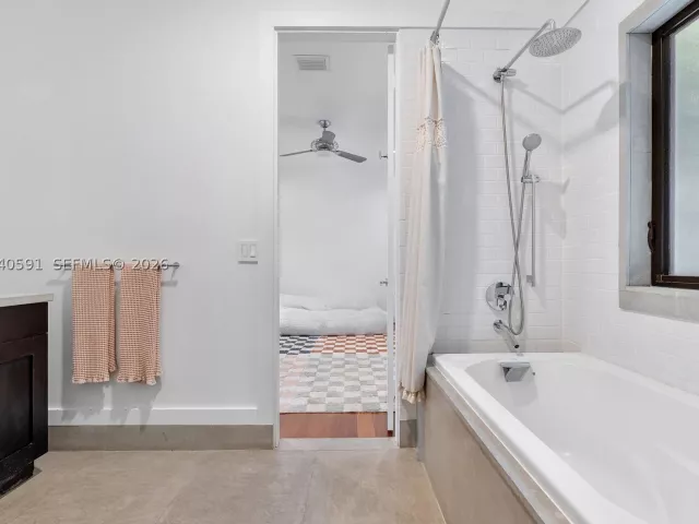 4-bedroom home for rent in Miami - 547 NE 59th St - MondialRealty