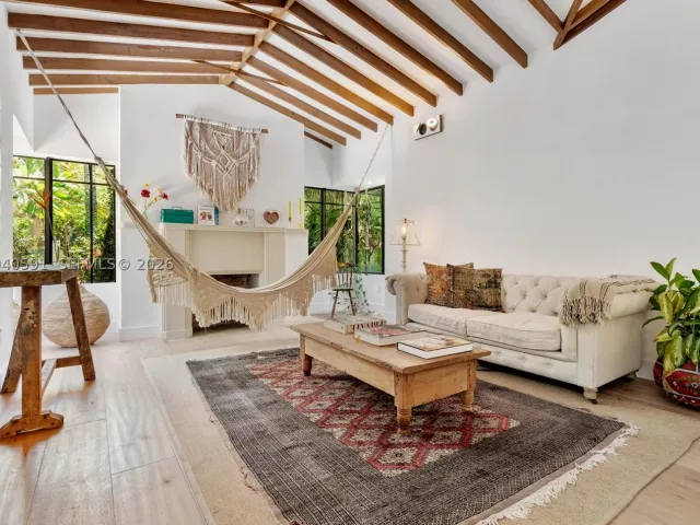 4-bedroom home for rent in Miami - 547 NE 59th St - MondialRealty