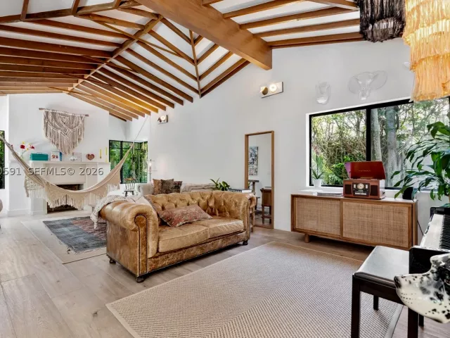 4-bedroom home for rent in Miami - 547 NE 59th St - MondialRealty