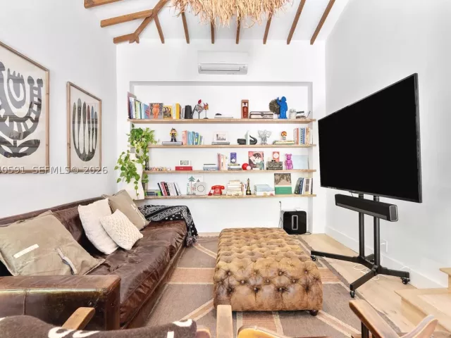 4-bedroom home for rent in Miami - 547 NE 59th St - MondialRealty
