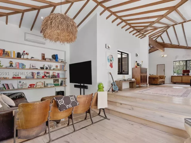 4-bedroom home for rent in Miami - 547 NE 59th St - MondialRealty