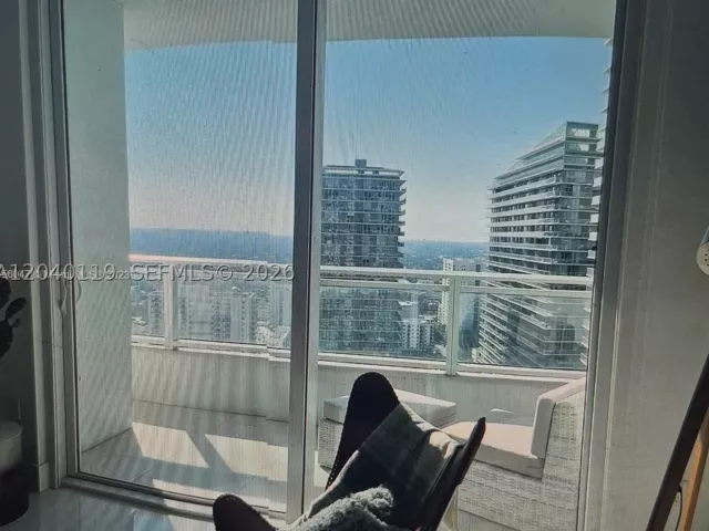1-bedroom condo for rent in Miami - 1080 Brickell Ave 3203 - MondialRealty
