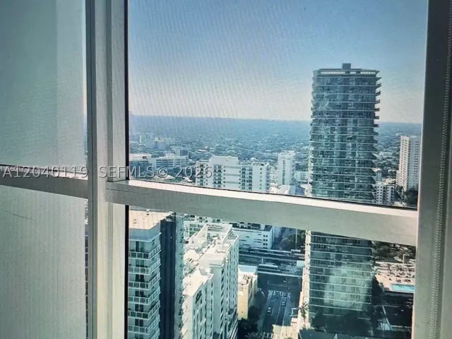1-bedroom condo for rent in Miami - 1080 Brickell Ave 3203 - MondialRealty