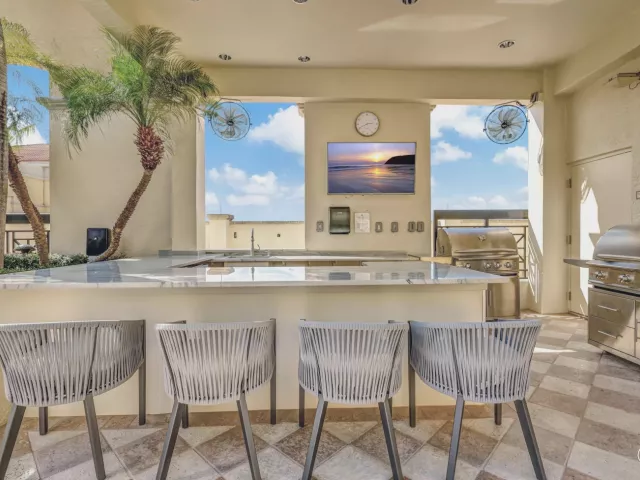 2-bedroom condo for rent in West Palm Beach - 701 S Olive Avenue 1205 - MondialRealty