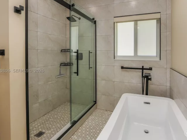 3-bedroom home for sale in Hollywood - 1030 Polk St - MondialRealty
