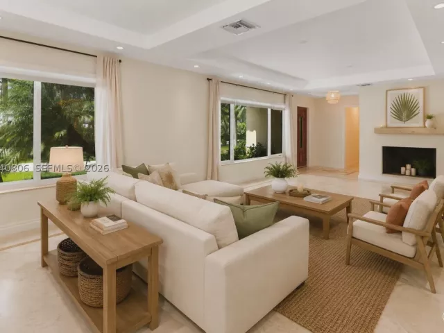 3-bedroom home for sale in Hollywood - 1030 Polk St - MondialRealty