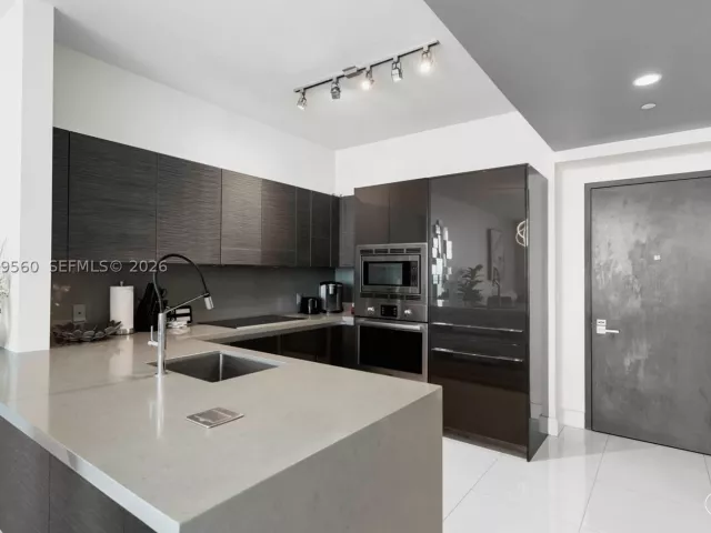 1-bedroom condo for rent in Miami - 1080 Brickell Ave 4103 - MondialRealty