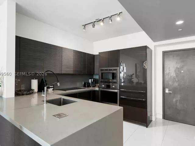 1-bedroom condo for rent in Miami - 1080 Brickell Ave 4103 - MondialRealty