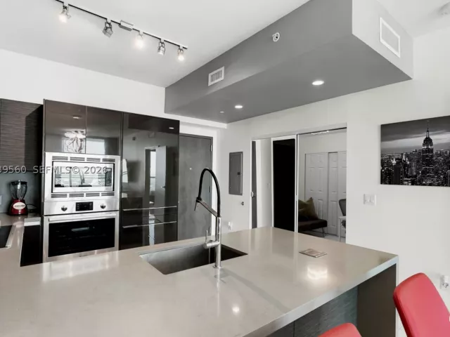 1-bedroom condo for rent in Miami - 1080 Brickell Ave 4103 - MondialRealty