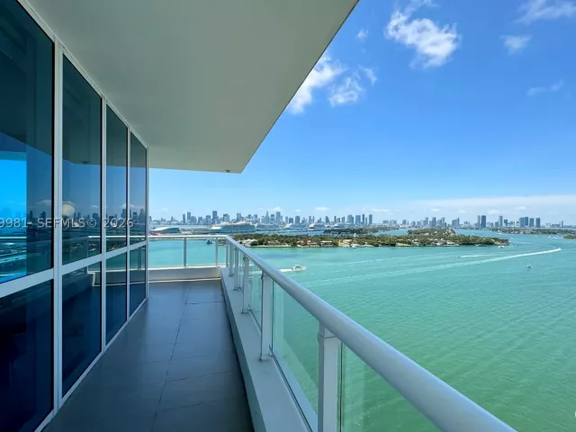 2-bedroom condo for rent in Miami Beach - 540 West Ave 2114 - MondialRealty