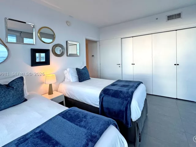 2-bedroom condo for rent in Miami Beach - 540 West Ave 2114 - MondialRealty
