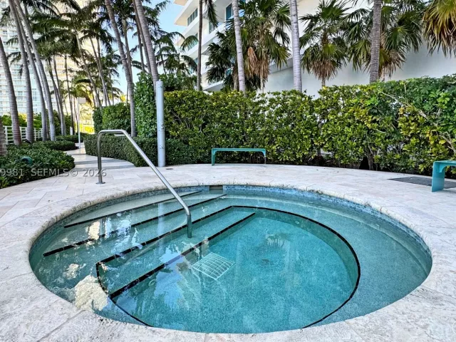 2-bedroom condo for rent in Miami Beach - 540 West Ave 2114 - MondialRealty
