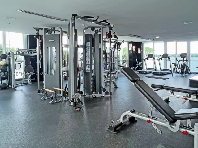2-bedroom condo for rent in Miami Beach - 540 West Ave 2114 - MondialRealty