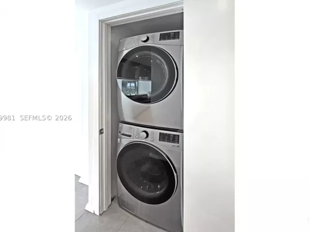 2-bedroom condo for rent in Miami Beach - 540 West Ave 2114 - MondialRealty