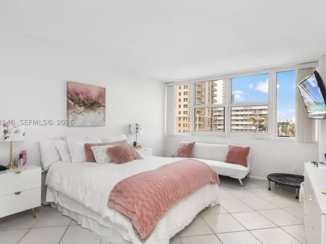 2-bedroom condo for sale in Hallandale Beach - 2030 S Ocean Dr 307 - MondialRealty