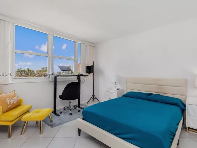 2-bedroom condo for sale in Hallandale Beach - 2030 S Ocean Dr 307 - MondialRealty