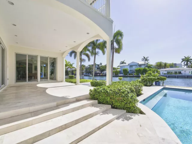 4-bedroom home for sale in Fort Lauderdale - 704 Isle Of Palms Drive - MondialRealty